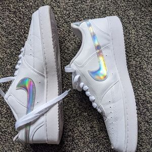 NIKE LOW COURTS IRIDESCENT SIZE 11